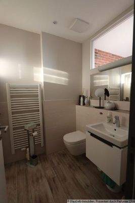 Gästebad mit Dusche - obere Ebene