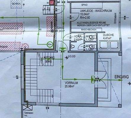 Bürogebäude EG, anschließend Personal- und Sanitärraum Halle
