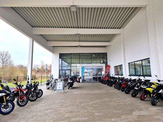 Überdachte Ausstellungsfläche