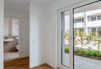 04_vom SZ durch die Ankleide ins Bad_Whg29_ZGS.jpg