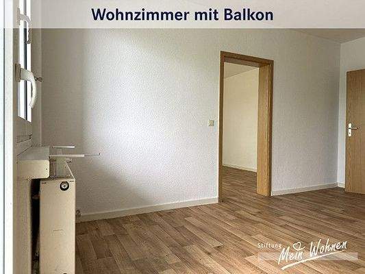 Wohnzimmer mit Balkon