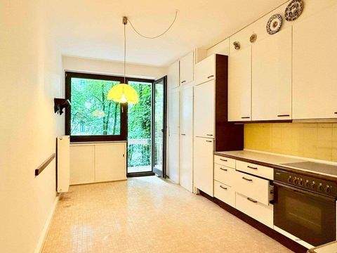 Küche mit Balkonzugang