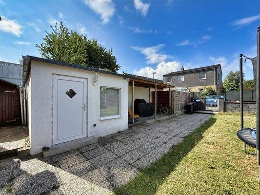 Gartenlagerraum und Garage