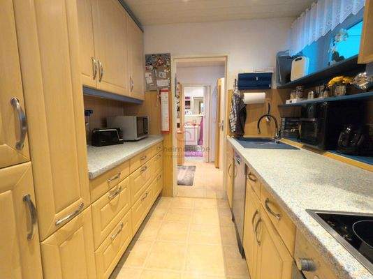 Küche mit Einbauküche