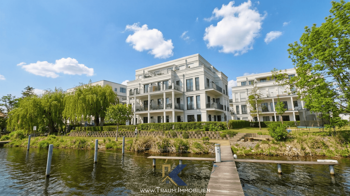 Außenansicht mit Steg