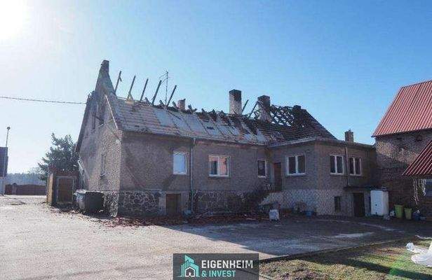 Blick vom Innenhof auf das Haus