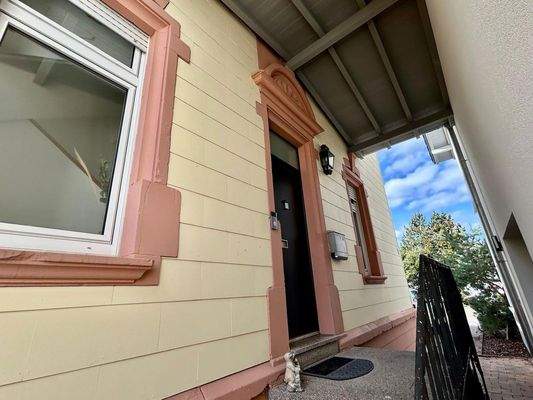 Überdachter Eingangsbereich