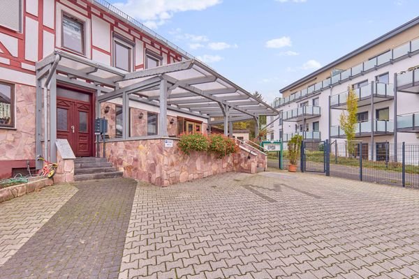 Hof/Parkplätze