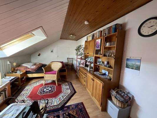 Wohn- Schlafzimmer DG links