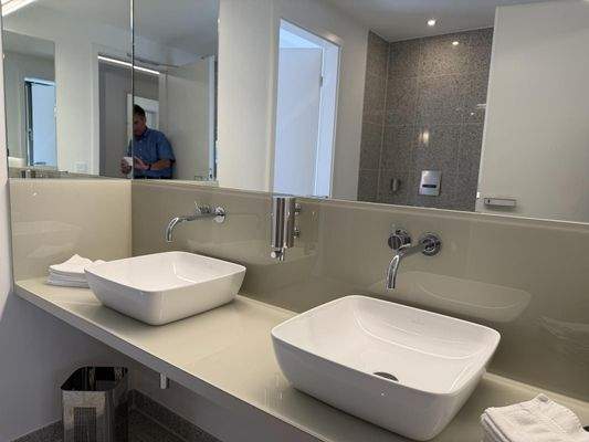 moderne Sanitäranlagen.JPG