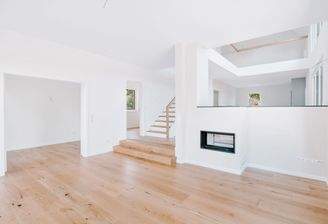 Offener Wohnbereich mit Tunnelkamin