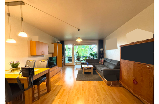 großzügiges Wohnzimmer