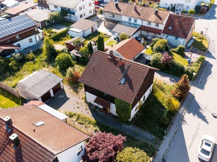 *** NEU *** EXKLUSIV *** GRUNDSTÜCK MIT ALTBESTAND IN RUHIGER WOHNLAGE - MIT CA.150 M² WOHNFLÄCHE - GRUNDSTÜCK 785 m² - ENERGETISCHE SANIERUNG