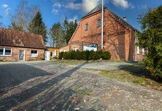 Wohnhaus mit Einliegerwohnung