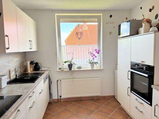 Küche mit moderner Einbauküche