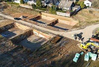 Erdarbeiten_Baugrube Keller .jpg