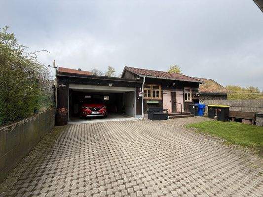 Schuppen und Garage