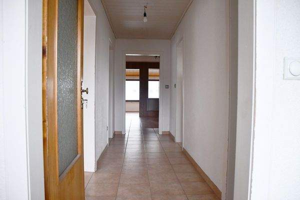 16 Wohnung Obergeschoss - Flur.JPG