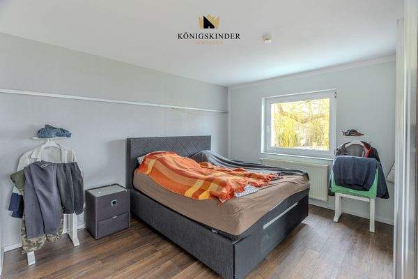 Großzügiges Schlafzimmer mit Ankleide und Bad en Suite