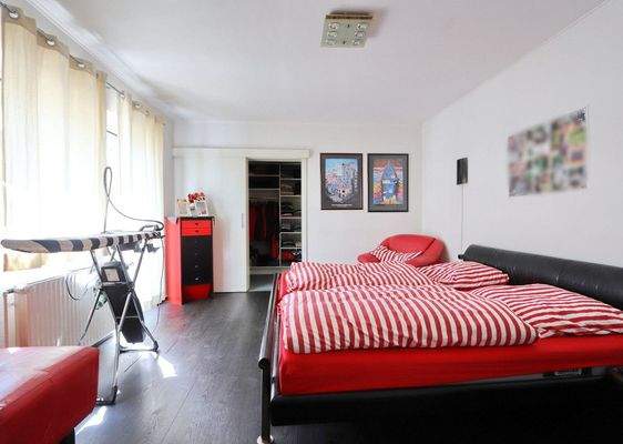 Schlafzimmer mit Ankleide