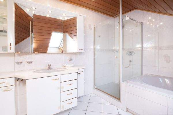 Tageslichtbadezimmer Dachgeschoss (I)