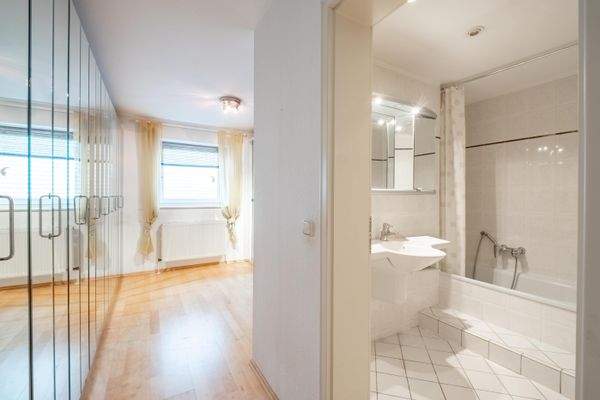 Schlafzimmer EG mit Bad en Suite