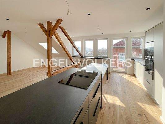 Küche mit Blick zum Balkon