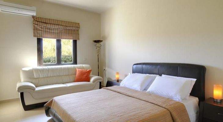 Haus auf Kreta mit Panoramablick auf die Bucht von Elounda