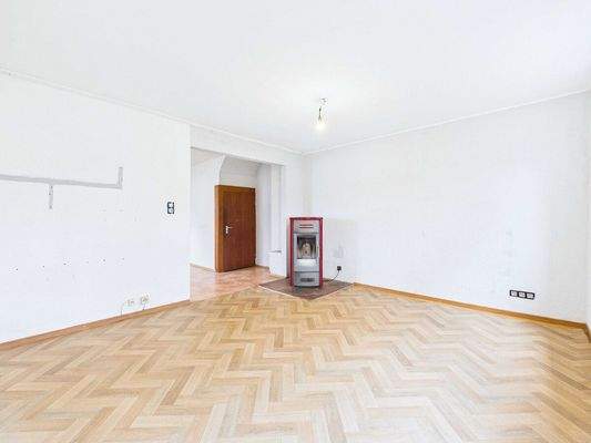 Einfamilienhaus mit Entwicklungspotenzial in Schwalbach