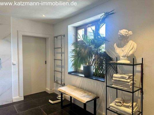 Badezimmer mit Zugang zum Schlafzimmer