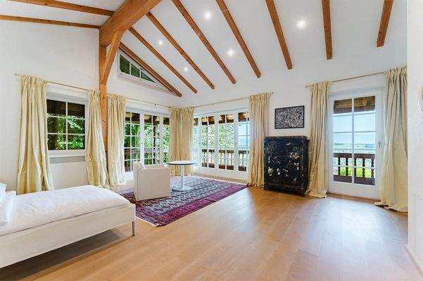 Raumhöhe, Licht und Aussicht – ein Schlafbereich mit besonderer Großzügigkeit