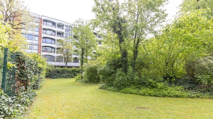 Blick Gemeinschftsgarten Wohn und Geschäftshaus 