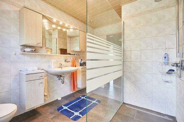 Badezimmer im Erdgeschoss