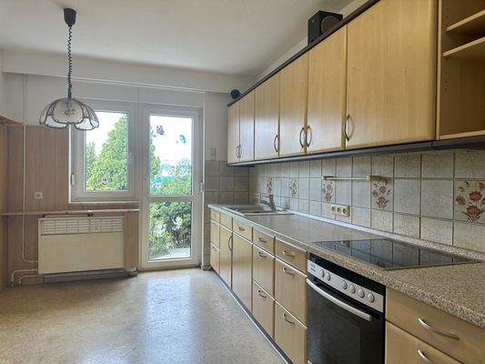 Küche mit Zugang zur Terrasse