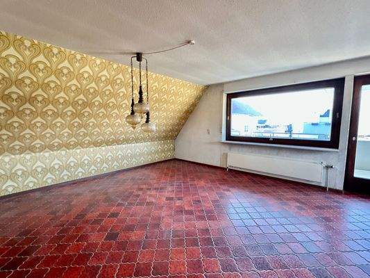 Großzügiges Wohnzimmer im OG