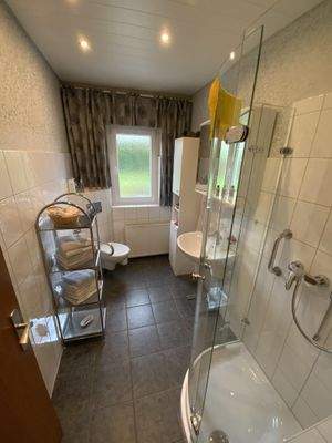 Bad mit Dusche EG