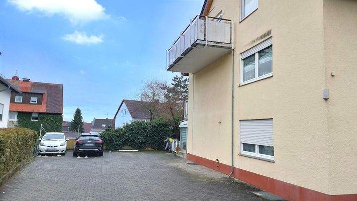 eigener PKW-Stellplatz