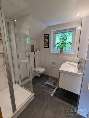 Gäste-WC mit Dusche