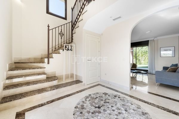 Golf Villas with Sea Views in Tranquil Area in Estepona