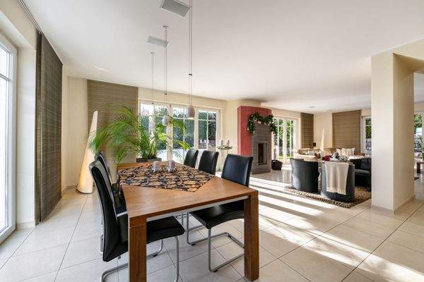 Lichtdurchfluteter Wohn-/ Essbereich