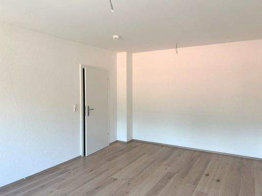 Wohn-/ Essbereich mit Balkon