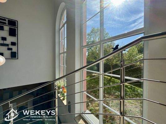 große Rundbogenfenster