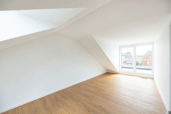 Das große, lichtdurchflutete  Studio im Dachgeschoss