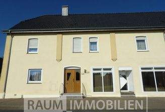 Haupteingang Altbau und Büro