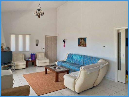 a00f139a6b094e6e942f3b3a6faf87a6-original