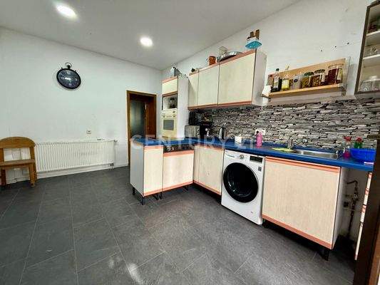 Küche mit Ausgang zur Terrasse