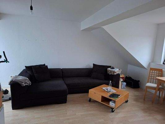 4 Wohnung DG rechts WZ.jpg