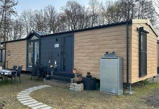 Hausansicht mit Eingang