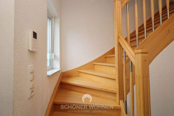 EG | Buchentreppe zum OG