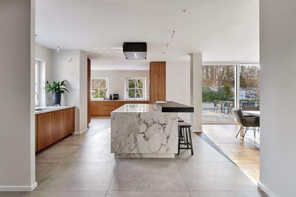 Wohnküche mit klarer Linienführung